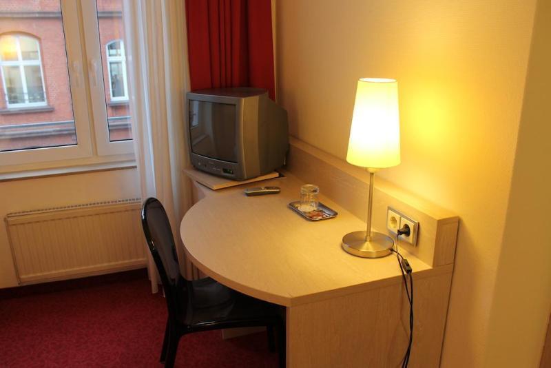 Hotel Topas Frankfurt City Франкфурт на Майн Екстериор снимка
