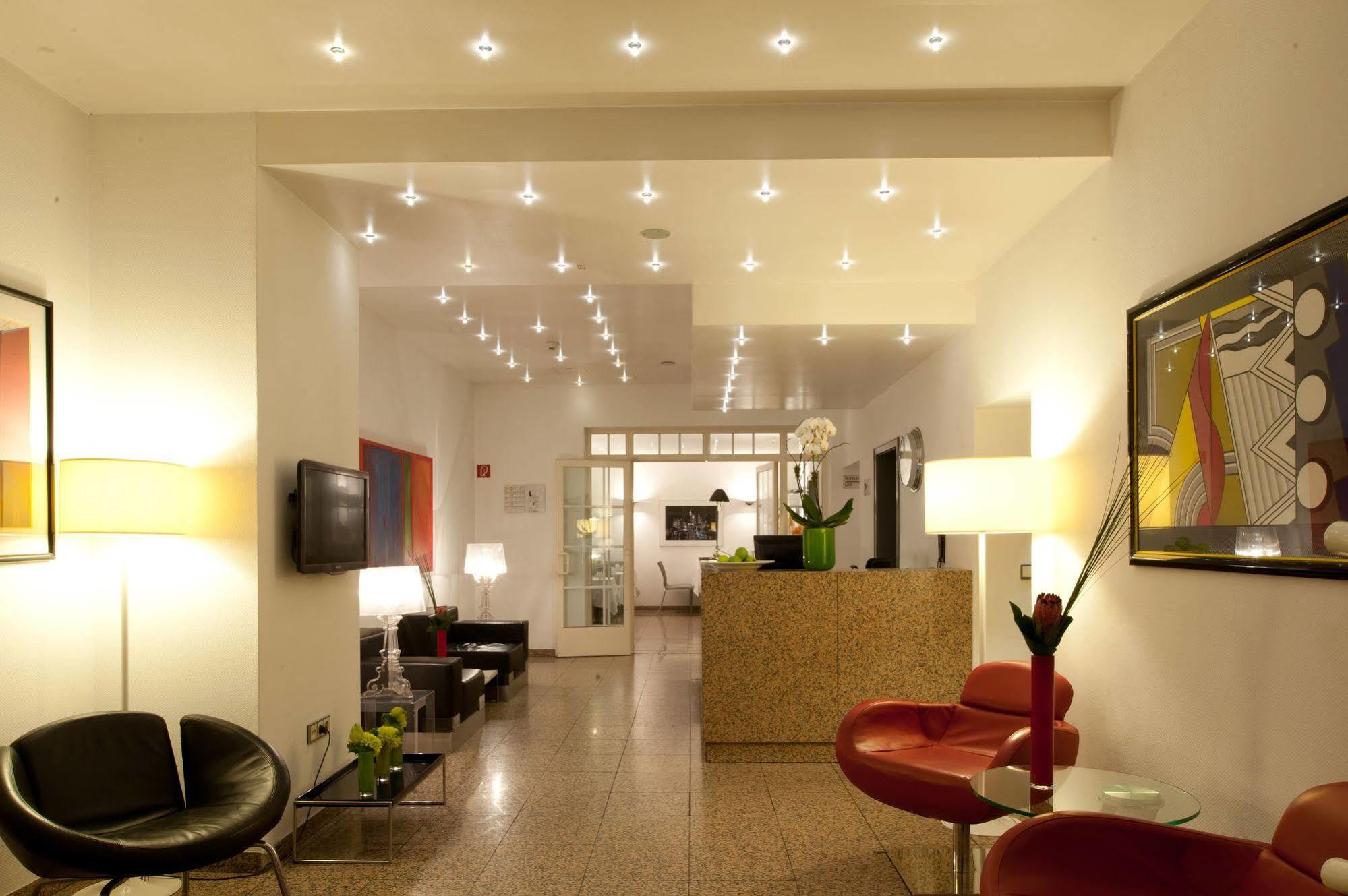 Hotel Topas Frankfurt City Франкфурт на Майн Екстериор снимка