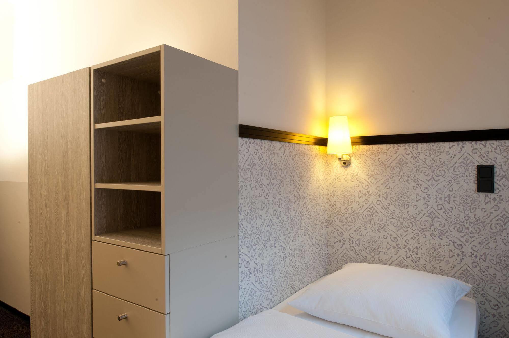 Hotel Topas Frankfurt City Франкфурт на Майн Екстериор снимка
