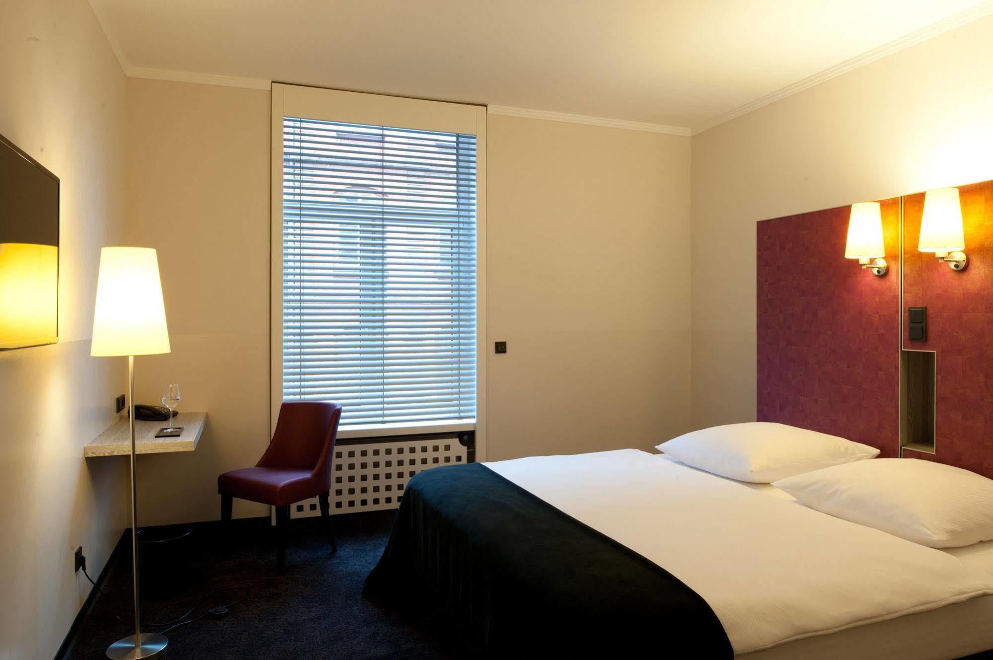 Hotel Topas Frankfurt City Франкфурт на Майн Екстериор снимка